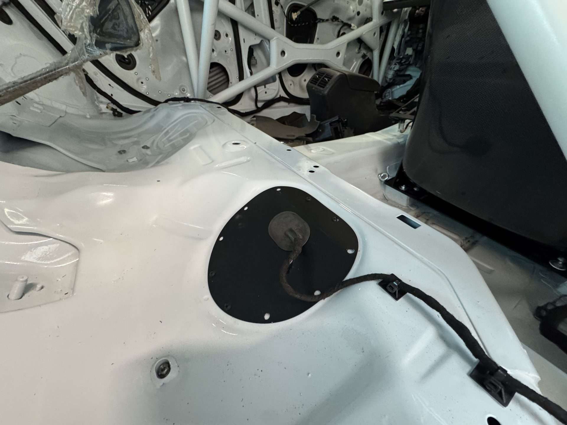 VW Golf MQB MK7 - Fuel Pump Access Panel - Image 2